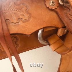 Vintage Western Trail Pleasure Horse Saddle Model 821 Hand Tooled Oak Leaf Pad