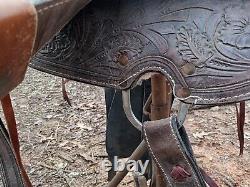 Wade Tree Saddle Custom 17 (Needs Repair)