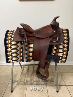 Well loved western saddle looking for its new rider 15 in seat