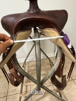 Well loved western saddle looking for its new rider 15 in seat