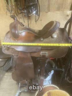 Western Horse Saddle with Leather Floral Design, 16 Seat