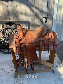 Western Roping Saddle a Emmons original 16 in great condition