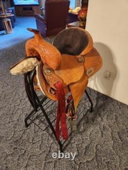 Western Saddle. 14, Very Lite. Leather Detail, Aluminum Stirrups, Suede Seat