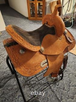 Western Saddle. 14, Very Lite. Leather Detail, Aluminum Stirrups, Suede Seat