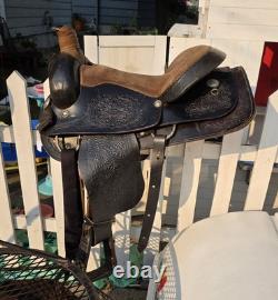 Western Saddle 17 Seat & 6 Gullet