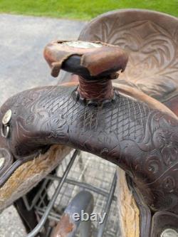 Western pleasure show saddle