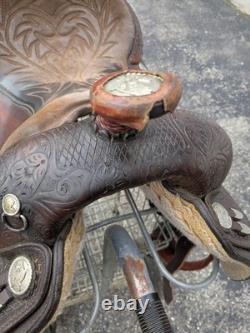 Western pleasure show saddle