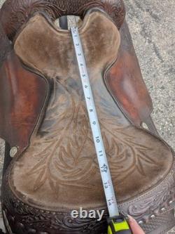 Western pleasure show saddle