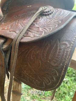 Western saddle, Utahn brand, flaws, see pics for measurements & condition