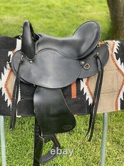 Western saddle by Desoto Saddlery endurance 15 Seat Extra Wide and short