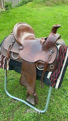 Western saddle by Simco saddlery USA 15.5 inch seat Semi Quarter Horse