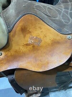 Western saddle extra wide gullet 16.5 Seat