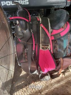 Western saddle sets