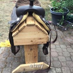 Wintec Western saddle 16 inch fqhb excellent condition